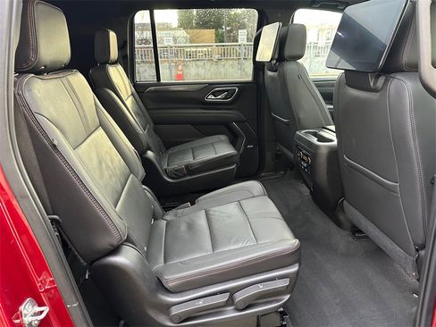 Used 2021 Chevrolet Suburban RST w/ Luxury Package image 47