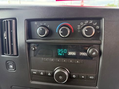Used 2014 Chevrolet Express 2500 RWD image 11