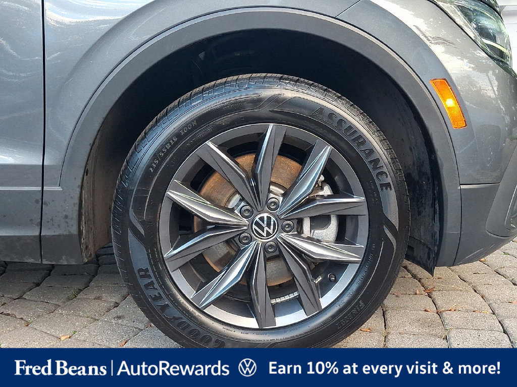 Certified 2023 Volkswagen Tiguan SE w/ Panoramic Sunroof Package FWD image 11