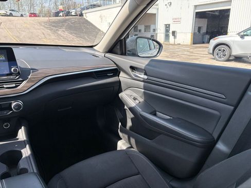 Used 2025 Nissan Altima 2.5 SV image 35