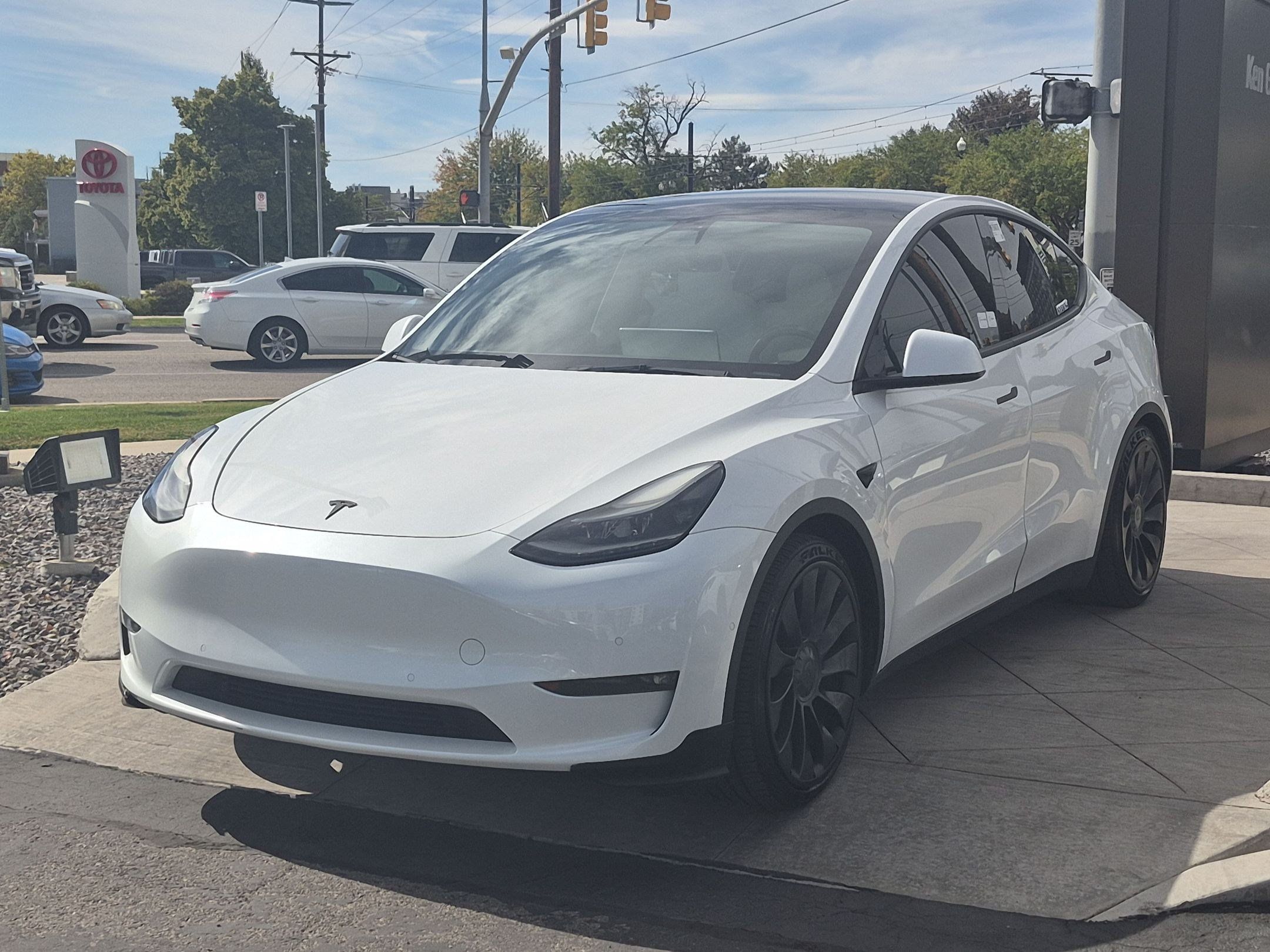 Used 2022 Tesla Model Y Performance AWD/4WD image 9