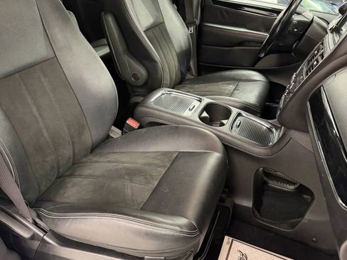 Used 2019 Dodge Grand Caravan SXT w/ Blacktop Package image 12