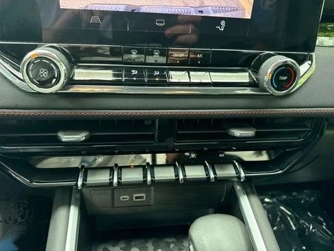 Used 2023 Chevrolet Colorado Z71 w/ Advanced Trailering Package AWD/4WD image 29