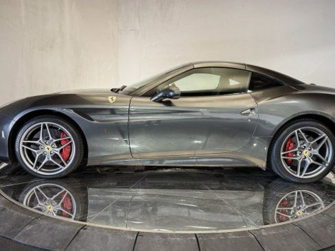 Used 2017 Ferrari California T image 27