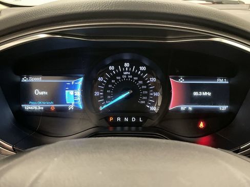 Used 2020 Ford Fusion SE FWD image 6