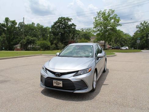 Used 2023 Toyota Camry LE FWD image 7
