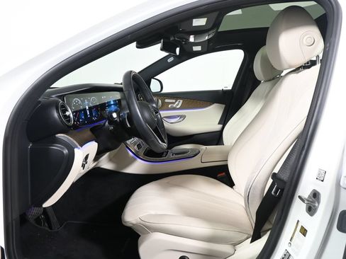 Used 2022 Mercedes-Benz E 350 4MATIC Sedan image 3