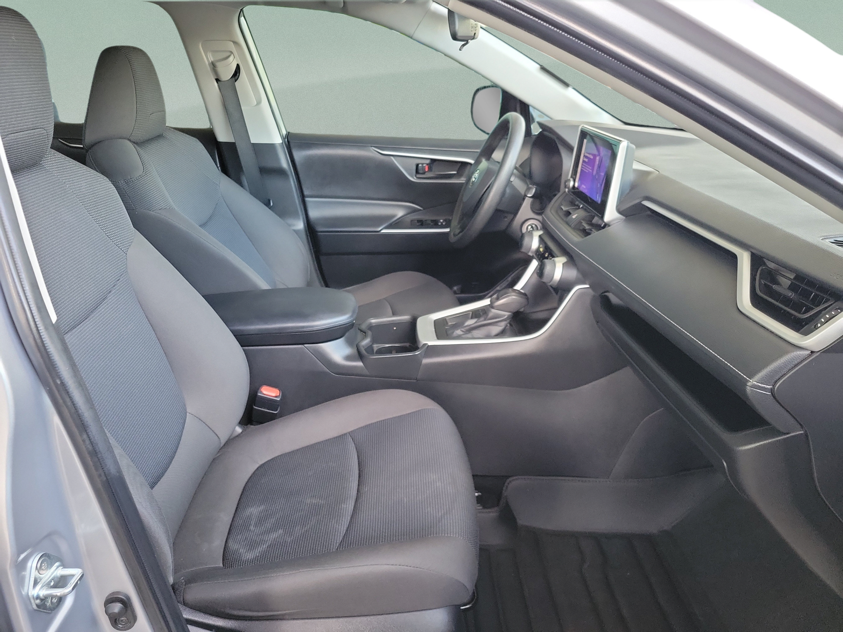 Used 2023 Toyota RAV4 LE FWD image 31
