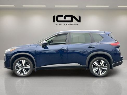 Used 2025 Nissan Rogue SL image 2