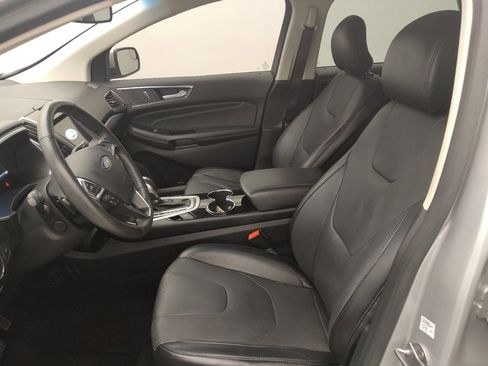 Used 2018 Ford Edge Titanium w/ Equipment Group 301A FWD image 17