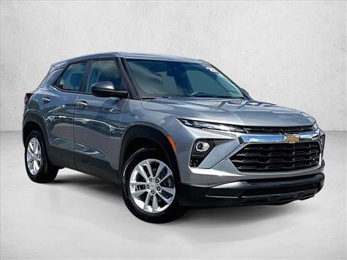 Certified 2025 Chevrolet TrailBlazer LS FWD image 11