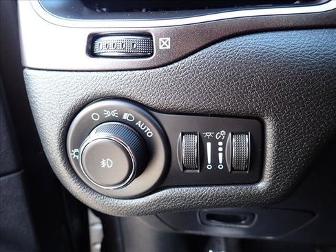 Used 2021 Jeep Cherokee Trailhawk w/ Sun, Sound & Nav Group AWD/4WD image 16