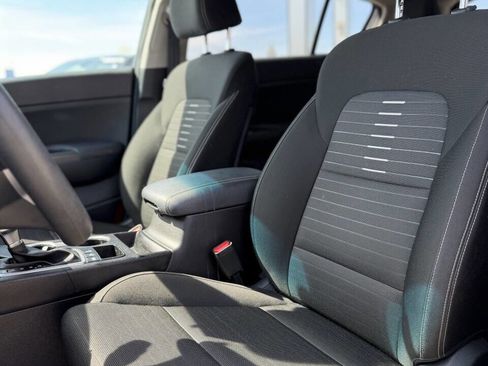 Used 2020 Kia Sportage LX w/ LX Popular Package image 11