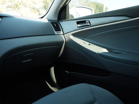 Used 2013 Hyundai Sonata Hybrid image 8