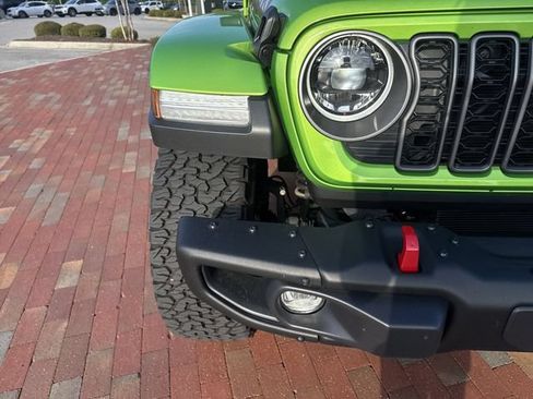 Used 2025 Jeep Wrangler Unlimited Rubicon AWD/4WD image 21