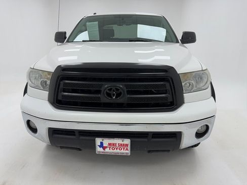 Used 2012 Toyota Tundra 4x4 CrewMax image 3