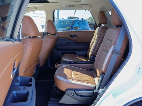 New 2026 Nissan Pathfinder Platinum image 8