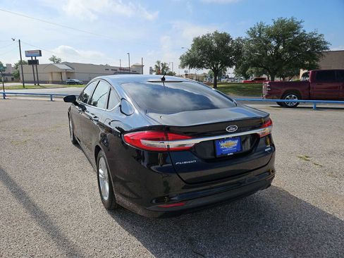 Used 2018 Ford Fusion SE FWD image 6