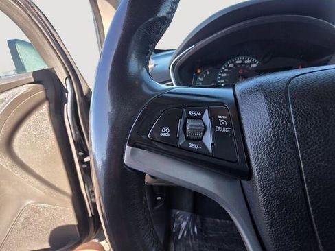 Used 2022 Chevrolet Trax LT w/ LT Convenience Package image 24