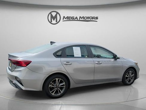 Used 2024 Kia Forte LXS FWD image 8