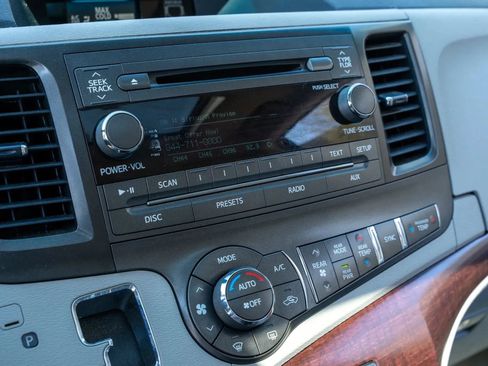 Used 2011 Toyota Sienna XLE w/ Entertainment Pkg FWD image 24