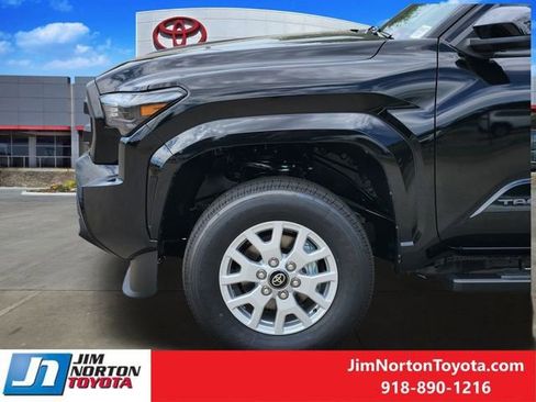 Used 2025 Toyota Tacoma SR5 image 5