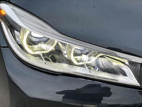 Used 2017 BMW 750i RWD image 30