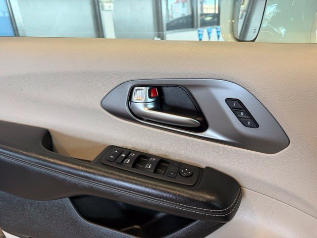 Used 2022 Chrysler Pacifica Touring-L w/ Uconnect Theater Family Group FWD image 20