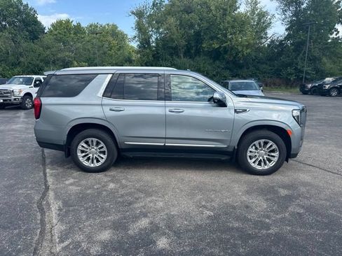 Used 2023 GMC Yukon SLT w/ SLT Luxury Package AWD/4WD image 4