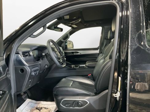 Used 2024 Jeep Wagoneer Series II image 9