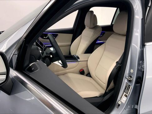 Used 2026 Mercedes-Benz GLC 300 image 22