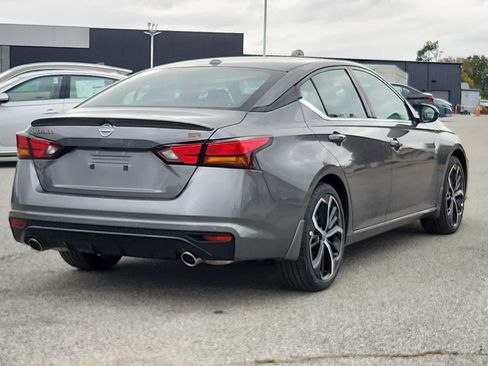 Used 2025 Nissan Altima 2.5 SR w/ SR Premium Package FWD image 3