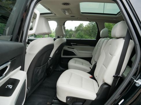 Certified 2022 Kia Telluride SX w/ Nightfall Edition Package AWD/4WD image 37