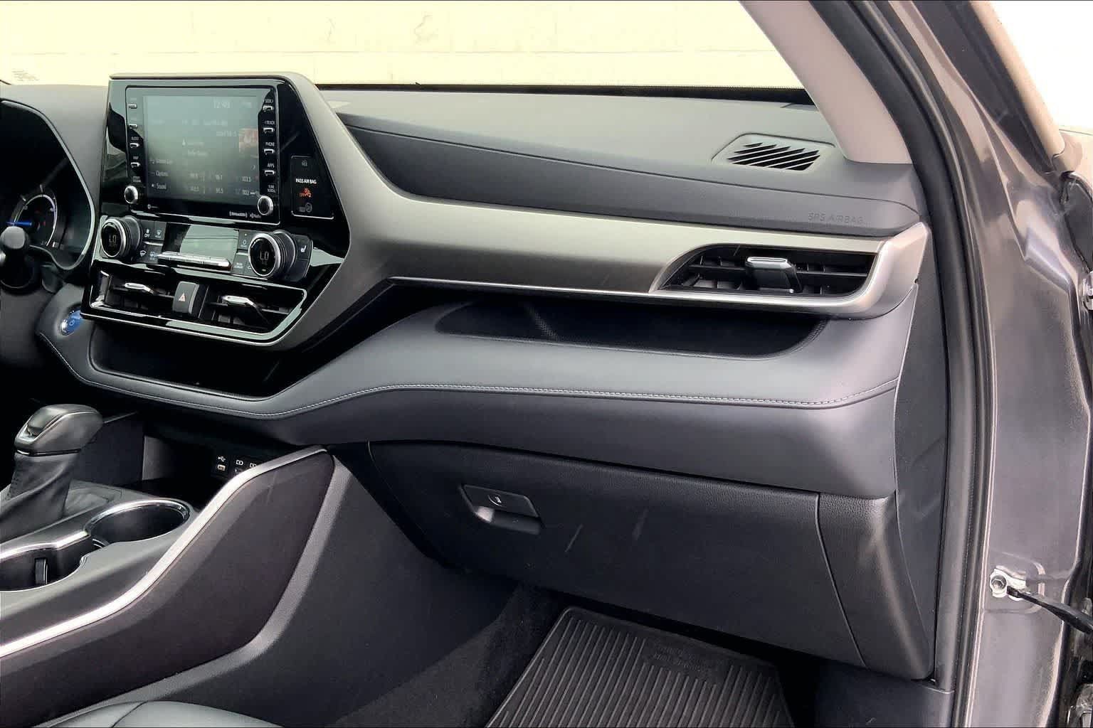 Used 2022 Toyota Highlander XLE AWD/4WD image 23