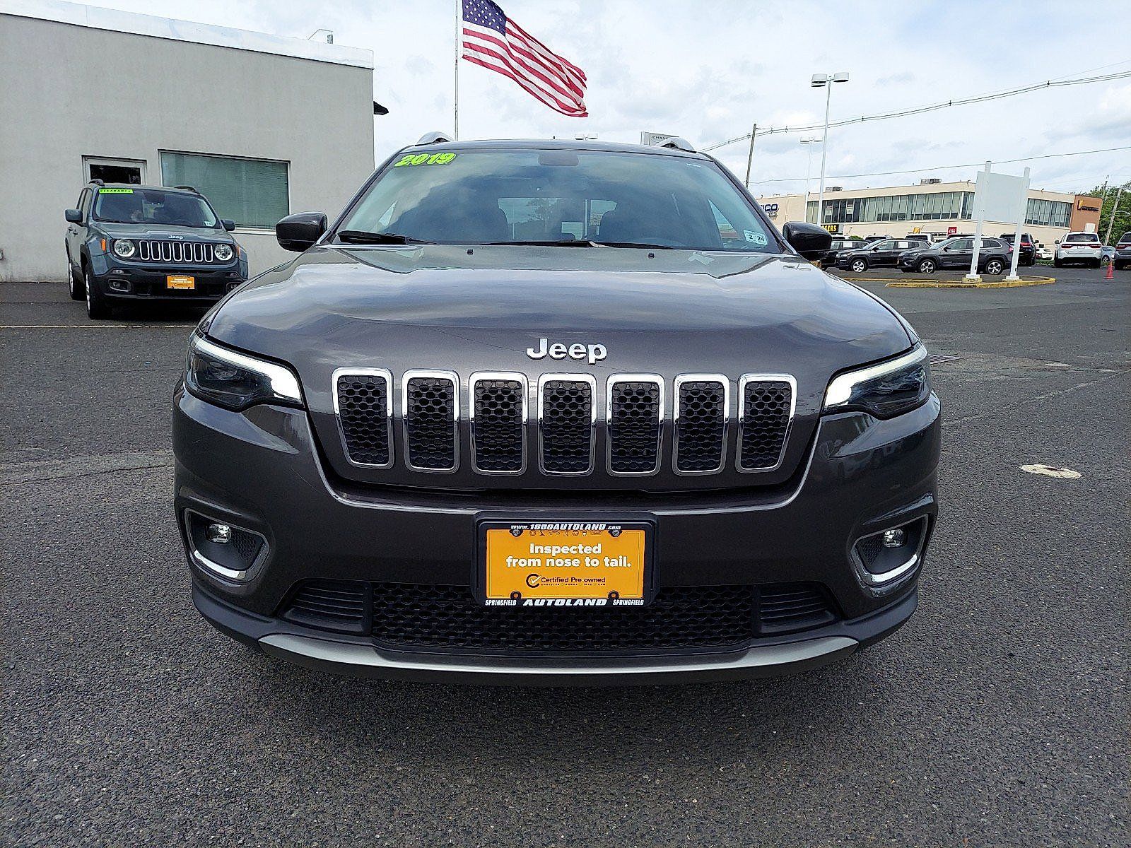 Used 2019 Jeep Cherokee Limited AWD/4WD image 2