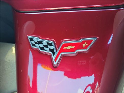 Used 2006 Chevrolet Corvette Convertible w/ Preferred Equipment Group RWD image 8