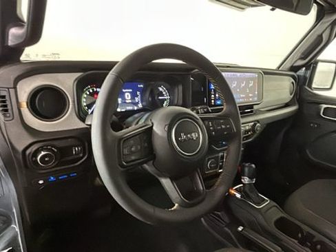 Used 2024 Jeep Wrangler Unlimited w/ Convenience Group AWD/4WD image 13