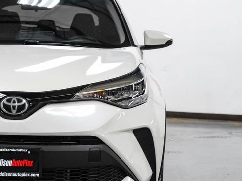 Used 2020 Toyota C-HR LE FWD image 43