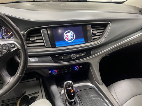 Used 2020 Buick Enclave Essence image 29