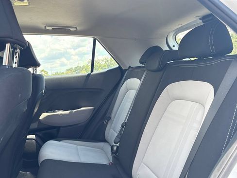 Used 2023 Hyundai Venue SEL FWD image 24