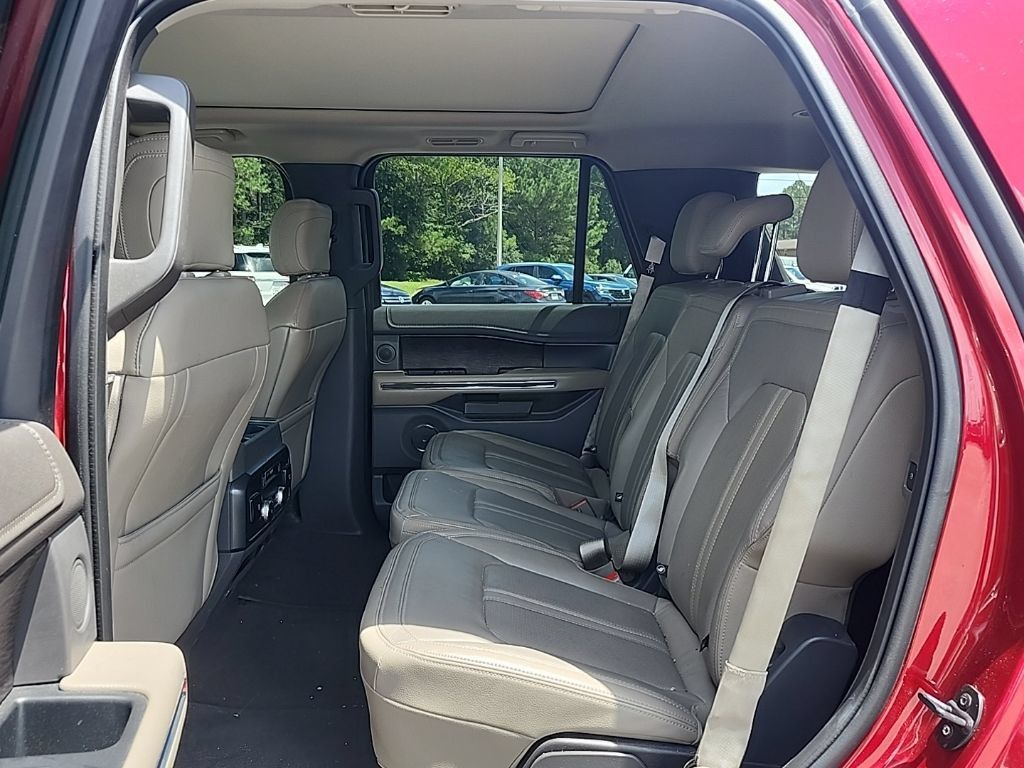 Used 2019 Ford Expedition Limited w/ Equipment Group 302A AWD/4WD image 24