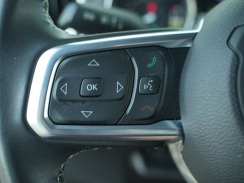 Used 2022 Jeep Wrangler Unlimited Sahara AWD/4WD image 33