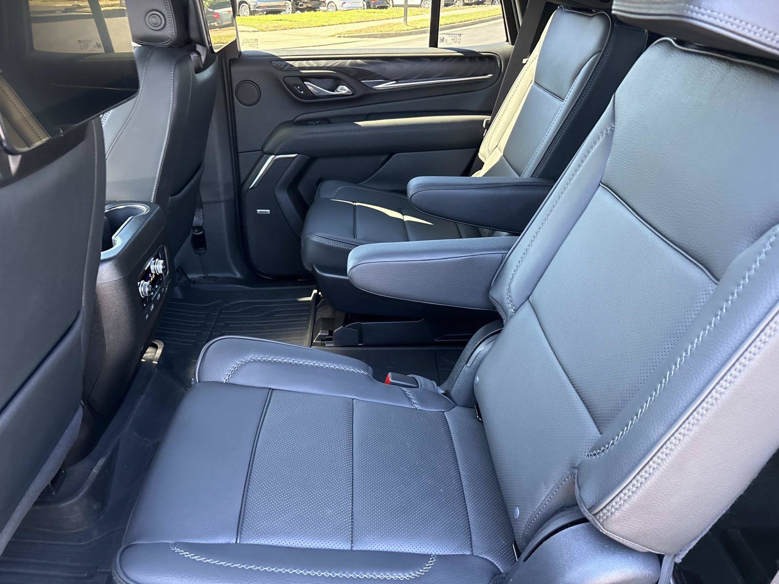 Used 2023 GMC Yukon Denali w/ Advanced Technology Package AWD/4WD image 31