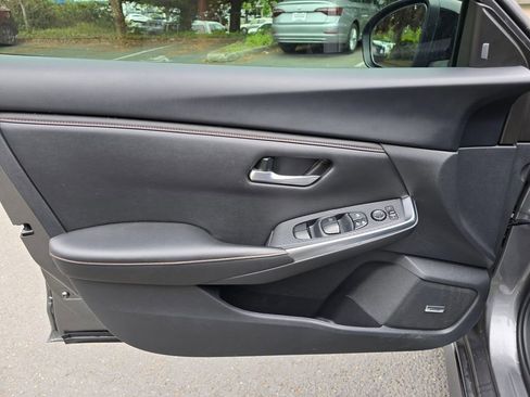 Used 2023 Nissan Sentra SR w/ SR Premium Package FWD image 8