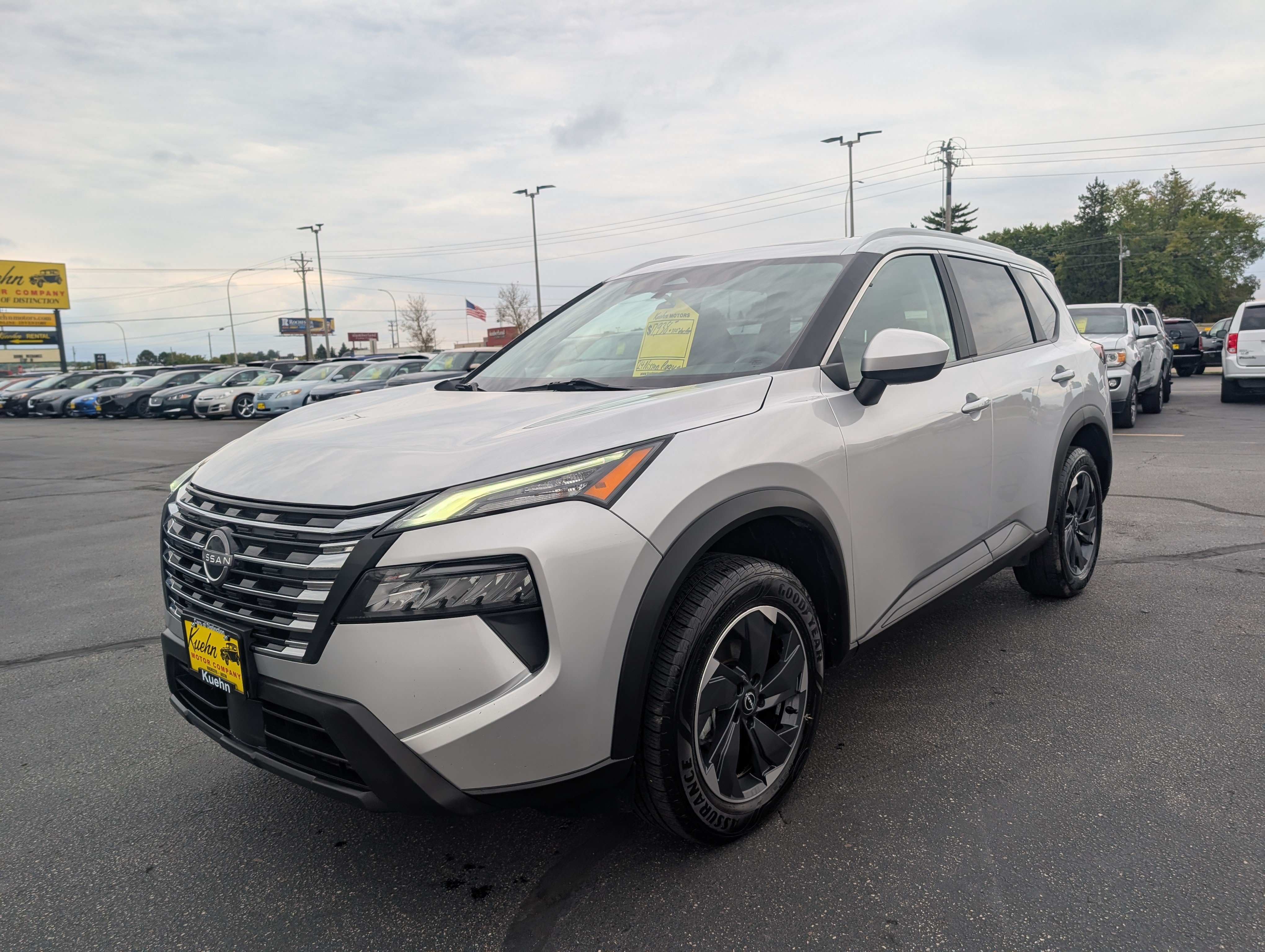 Used 2024 Nissan Rogue SV w/ SV Premium Package AWD/4WD image 4