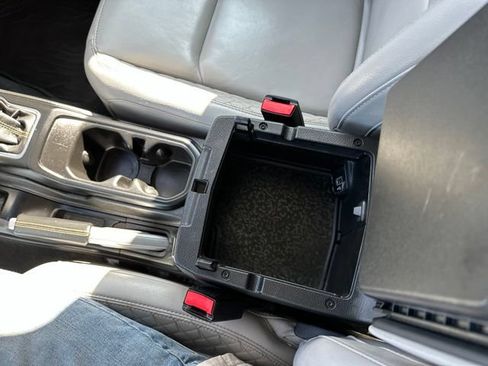 Used 2022 Jeep Wrangler Unlimited Sahara AWD/4WD image 34