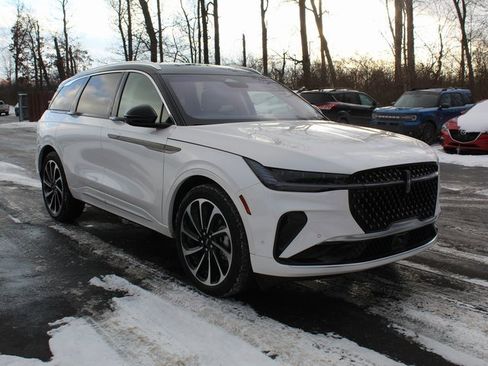 Certified 2024 Lincoln Nautilus Black Label image 1