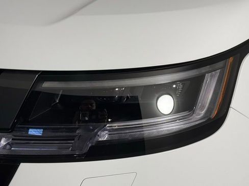 New 2026 Land Rover Range Rover SE image 11