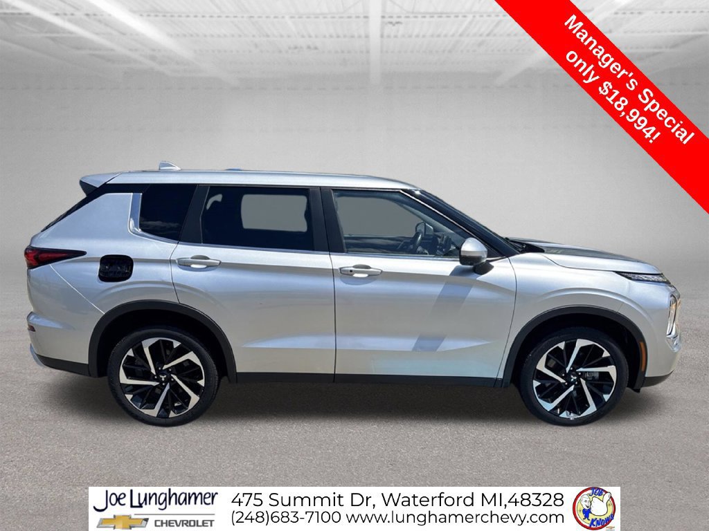 Used 2023 Mitsubishi Outlander SE FWD image 2