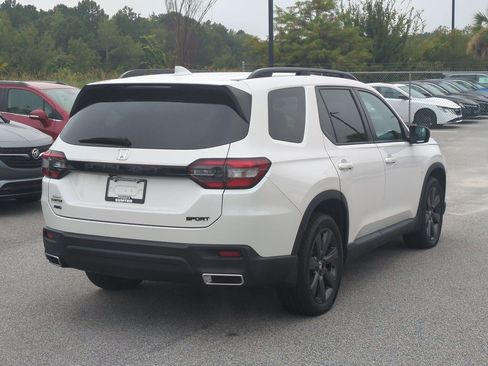 Used 2025 Honda Pilot Sport image 4